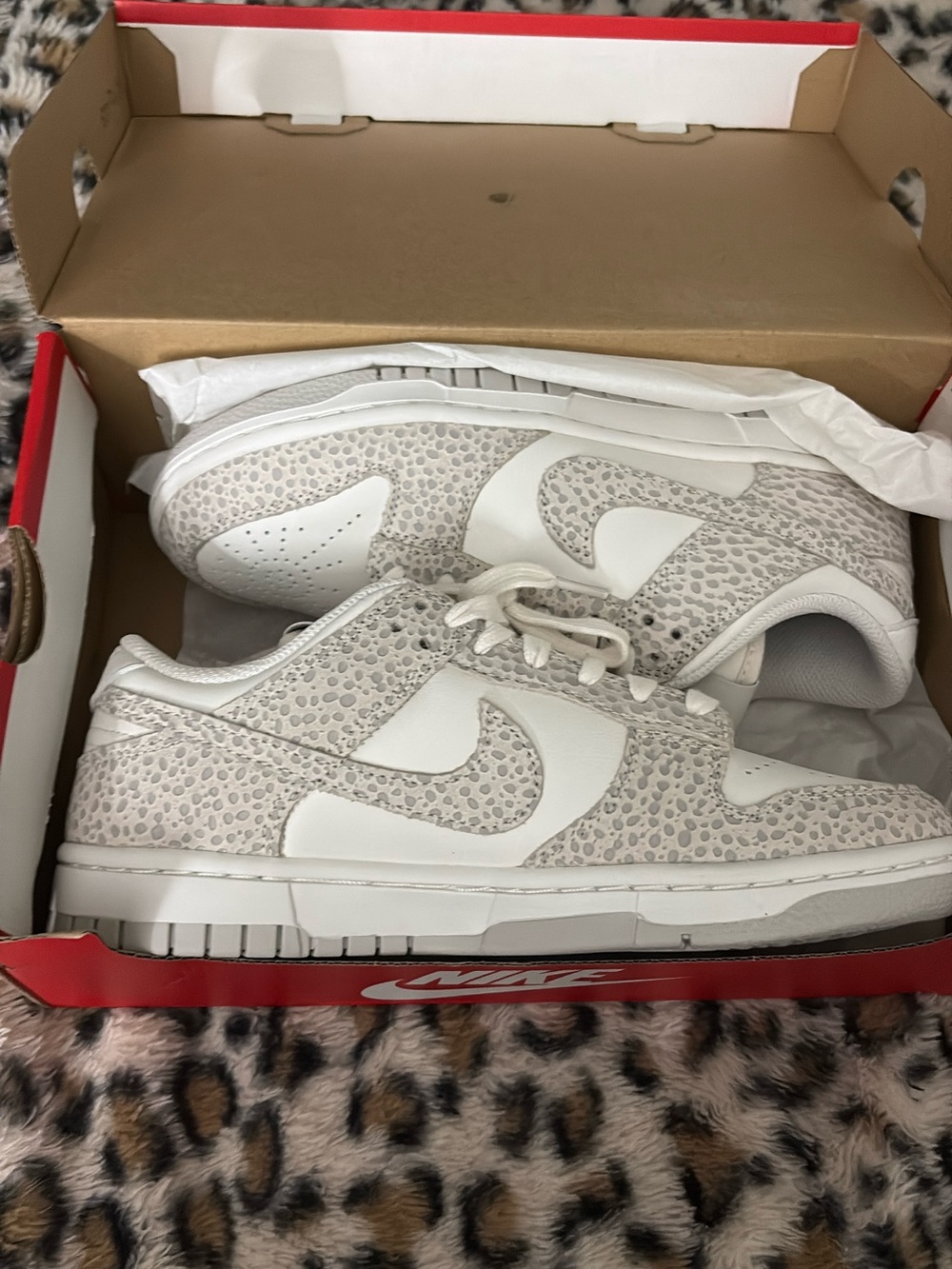 Nike Women’s Cream-White Low-Top Sneaker with Subtle Texture - Picture 2 of 4